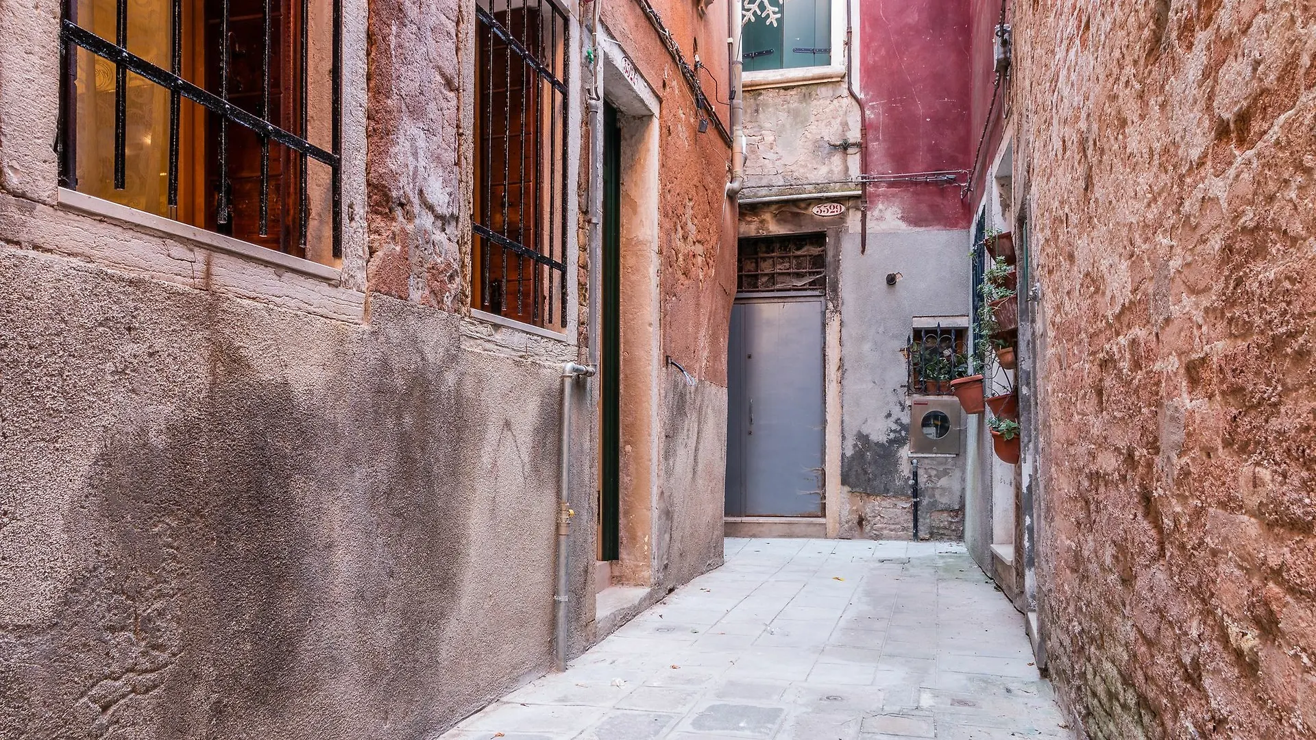 Bragora 3524 Between S. Marco & Biennale location